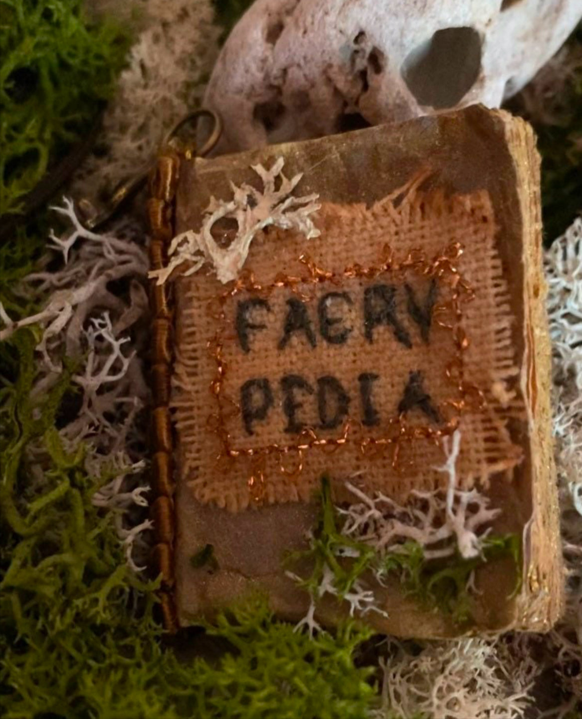 FAERYPEDIA✨Enchanted book necklace. ✨FREE SHIPPING✨